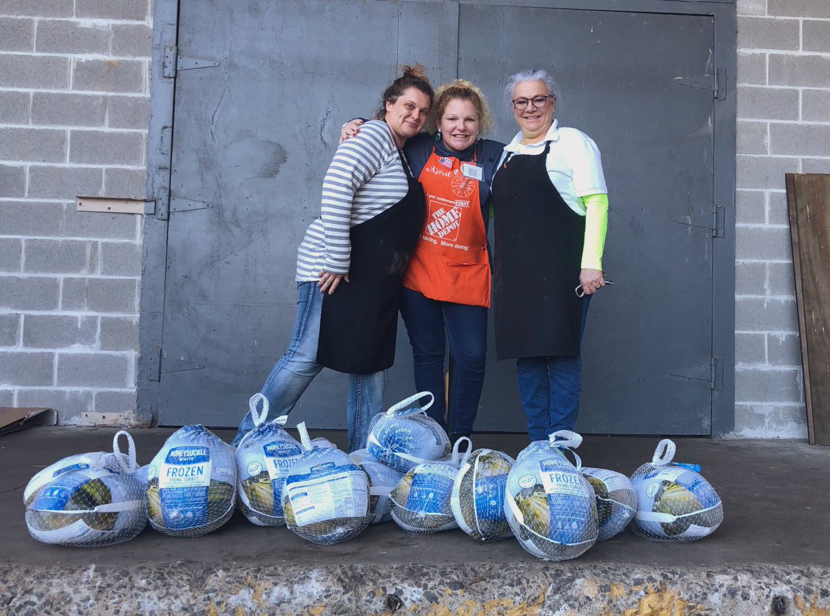 8919 helping The Compassion Center feed the hungry during the holidays!!