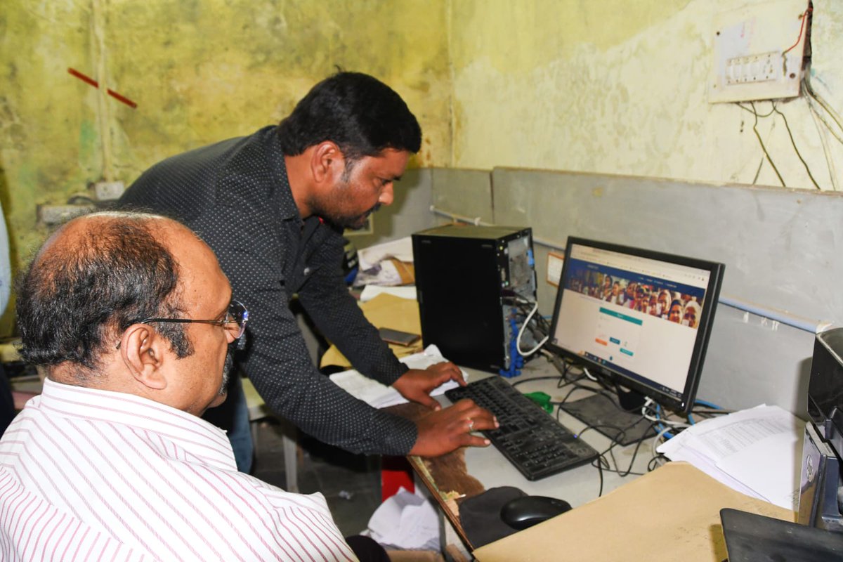 Collector_ADB's tweet photo. ఆదిలాబాద్ నియోజకవర్గం లోని బేల, బోథ్ నియోజక వర్గం లోని బోథ్ ఏఈఆర్ఒ ల పరిధిలో ఓటరు నమోదు,మార్పులు,తొలగింపుల వివరాలను,సంబంధిత ఫారాలను,ఈ.పి.రేషియో లను పరిశీలించిన ఎలెక్టోరల్ పరిశీలకులు ఈ. శ్రీధర్(1/2)
@SpokespersonECI
@ECISVEEP
@CEO_Telangana
@SmitaSabharwal
#IRegister #cometogether https://t.co/tyEsXoVTp7