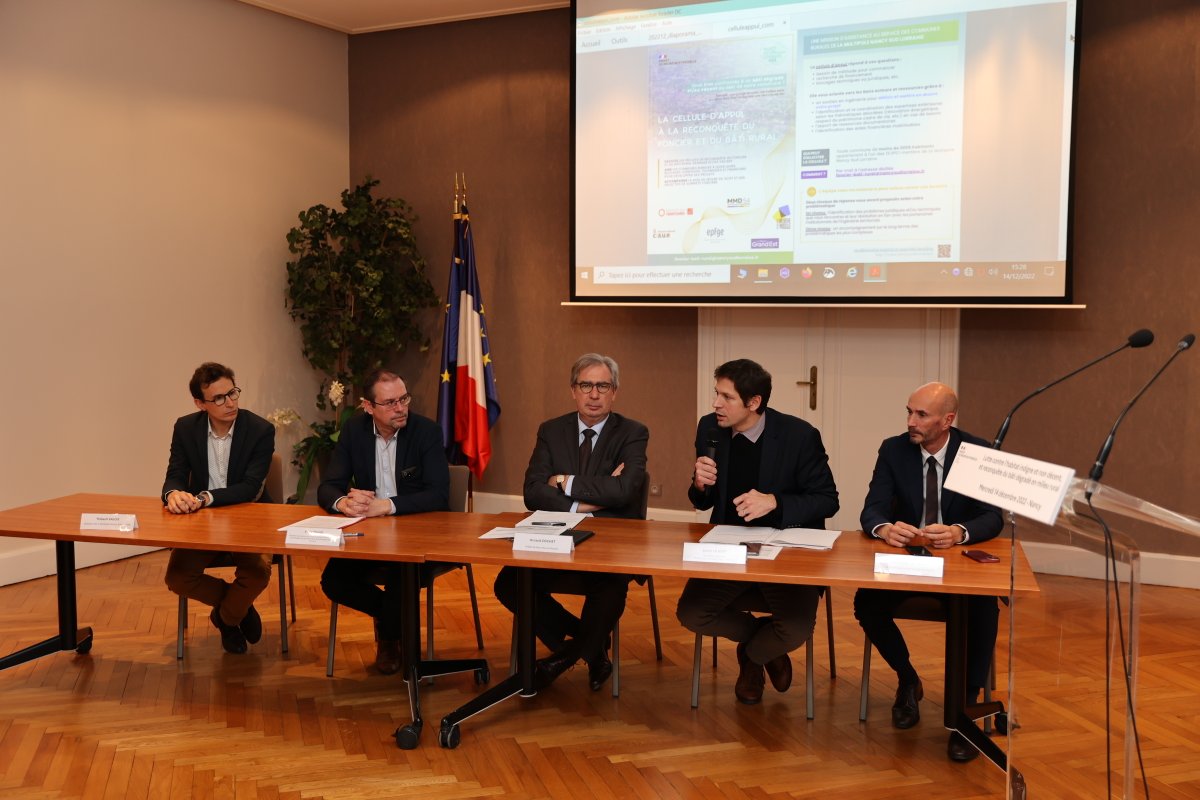 Prefet54's tweet photo. #bâtidégradé | Signature du #PDLHIND &amp; d'1⃣ convention avec le Multipole Nancy Sud Lorraine pr 1⃣ appui:
✅en ingénierie (recrutement via le #fnadt)
✅financier via la #DETR pr les projets de reconquêtes de centres-bourgs
✅technique ds la mise en œuvre des procédures nécessaires https://t.co/Nfp6UDi3F4