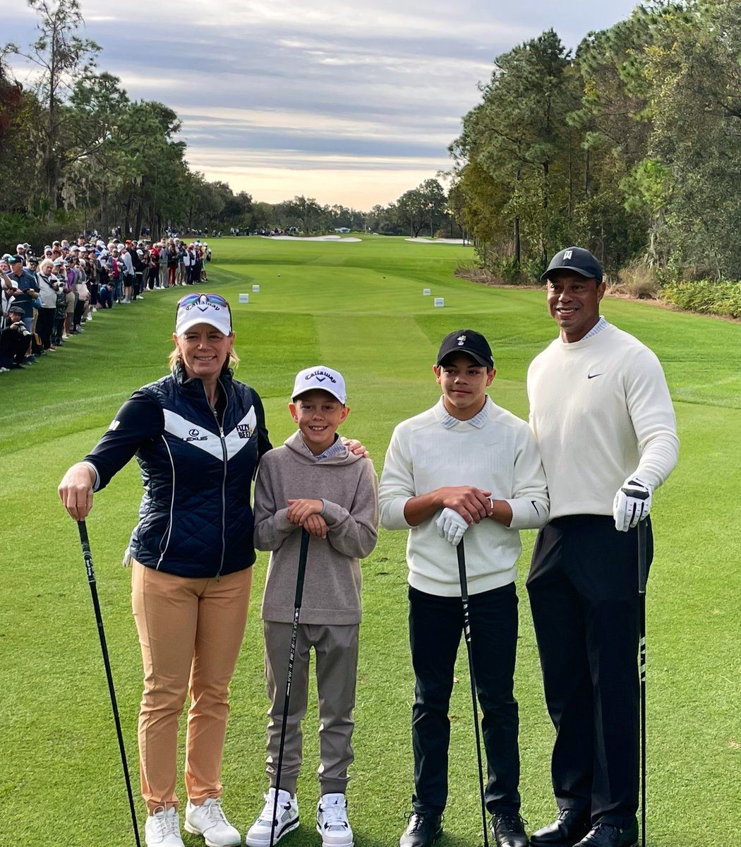 BrendanCough's tweet photo. @BrendanPorath @AndyTFE (don’t make inappropriate Perkin’s server jokes…don’t make inappropriate Perkin’s server jokes…) https://t.co/5RNxNNQG5p
