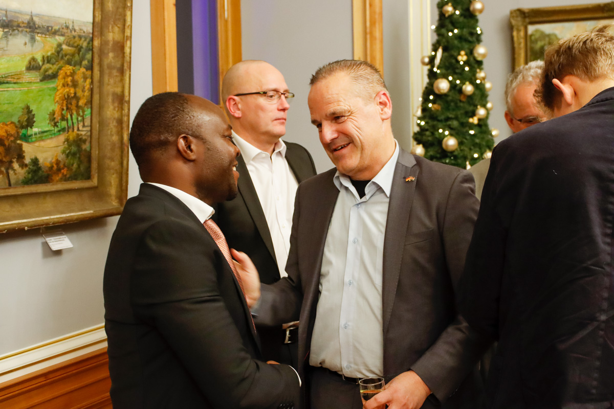 MsaoFuture's tweet photo. Preisverleihung Rückblick auf den 24.11.22: Der Erste CENTURY ENGINEERING AWARD 2022 - geht an AFRIKA: Gratulationen!!! Dank an die Wirtschaftsförderung Sachsen, Part24 und Intelligent Fluids für die Partnerschaft!! https://t.co/DynDhyp8fk