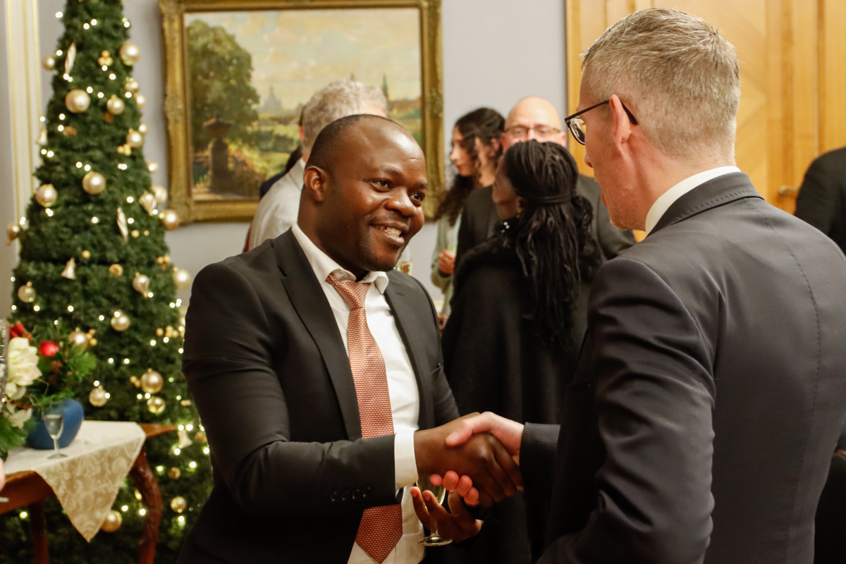 MsaoFuture's tweet photo. Preisverleihung Rückblick auf den 24.11.22: Der Erste CENTURY ENGINEERING AWARD 2022 - geht an AFRIKA: Gratulationen!!! Dank an die Wirtschaftsförderung Sachsen, Part24 und Intelligent Fluids für die Partnerschaft!! https://t.co/DynDhyp8fk