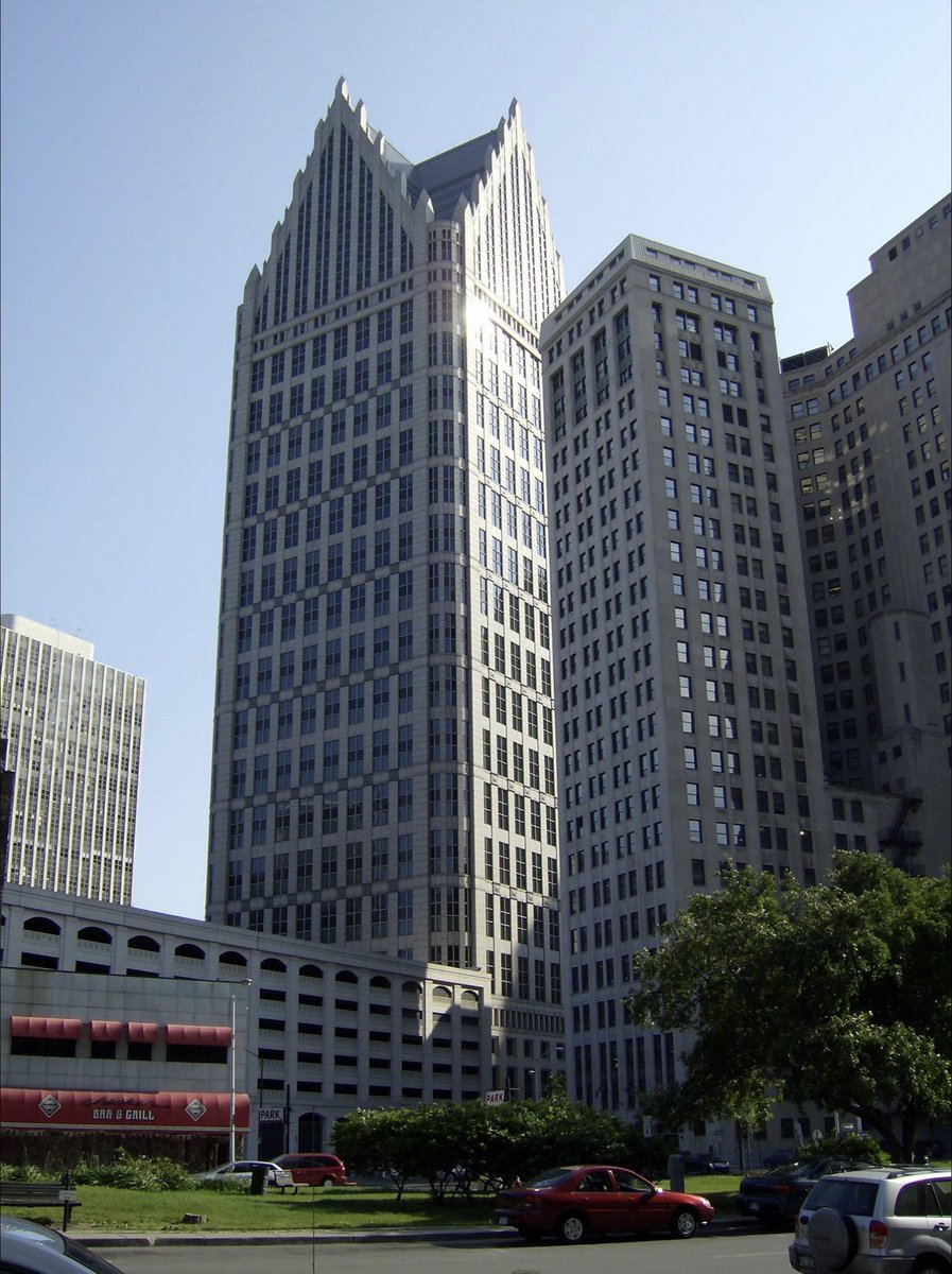 letsseedetroit's tweet photo. The 619 foot tall Ally Detroit Center is the second tallest building in Michigan. Designed by Johnson/Burgee Architects and completed in 1993. #detroit #letsseedetroit #detroittours #architecture https://t.co/NgxvBFLs25
