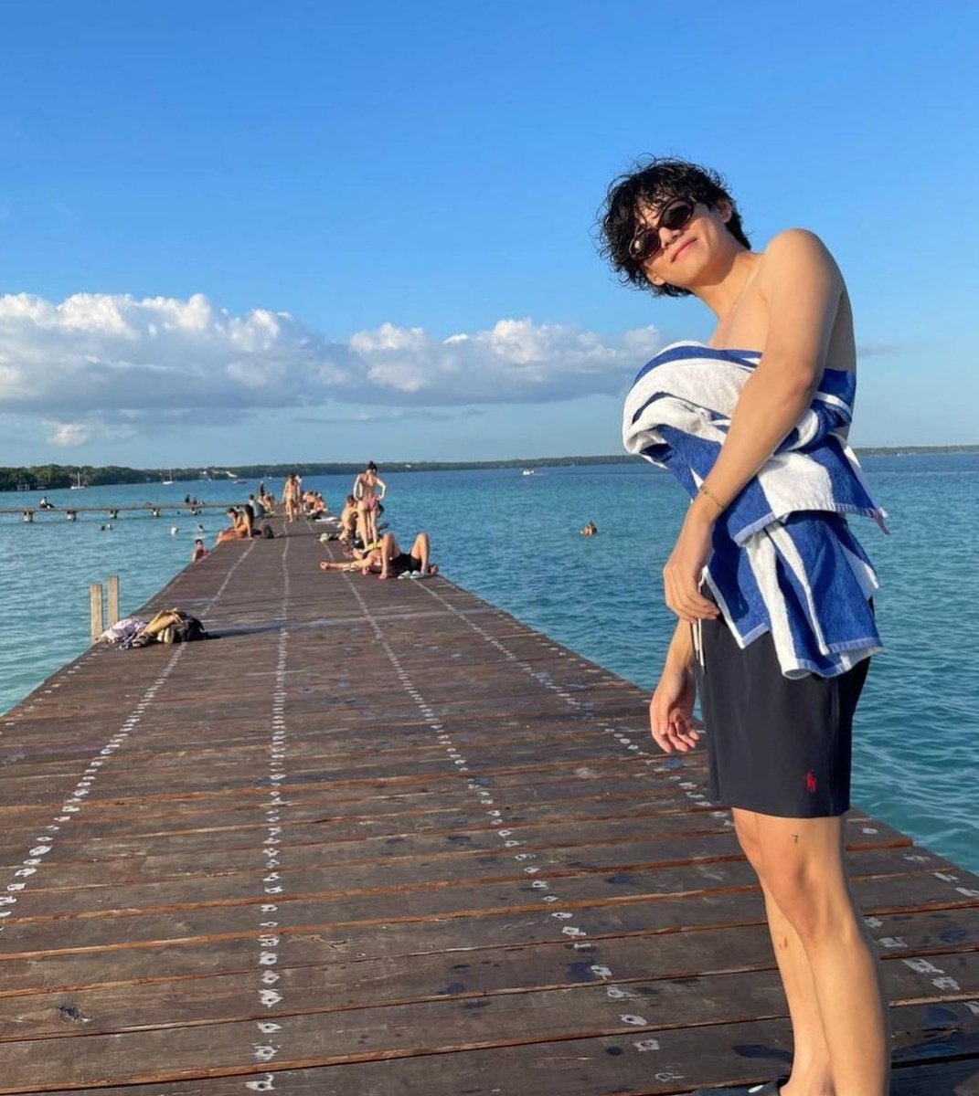 BTS' Taehyung shows off his first photos enjoying the beaches of Mexico