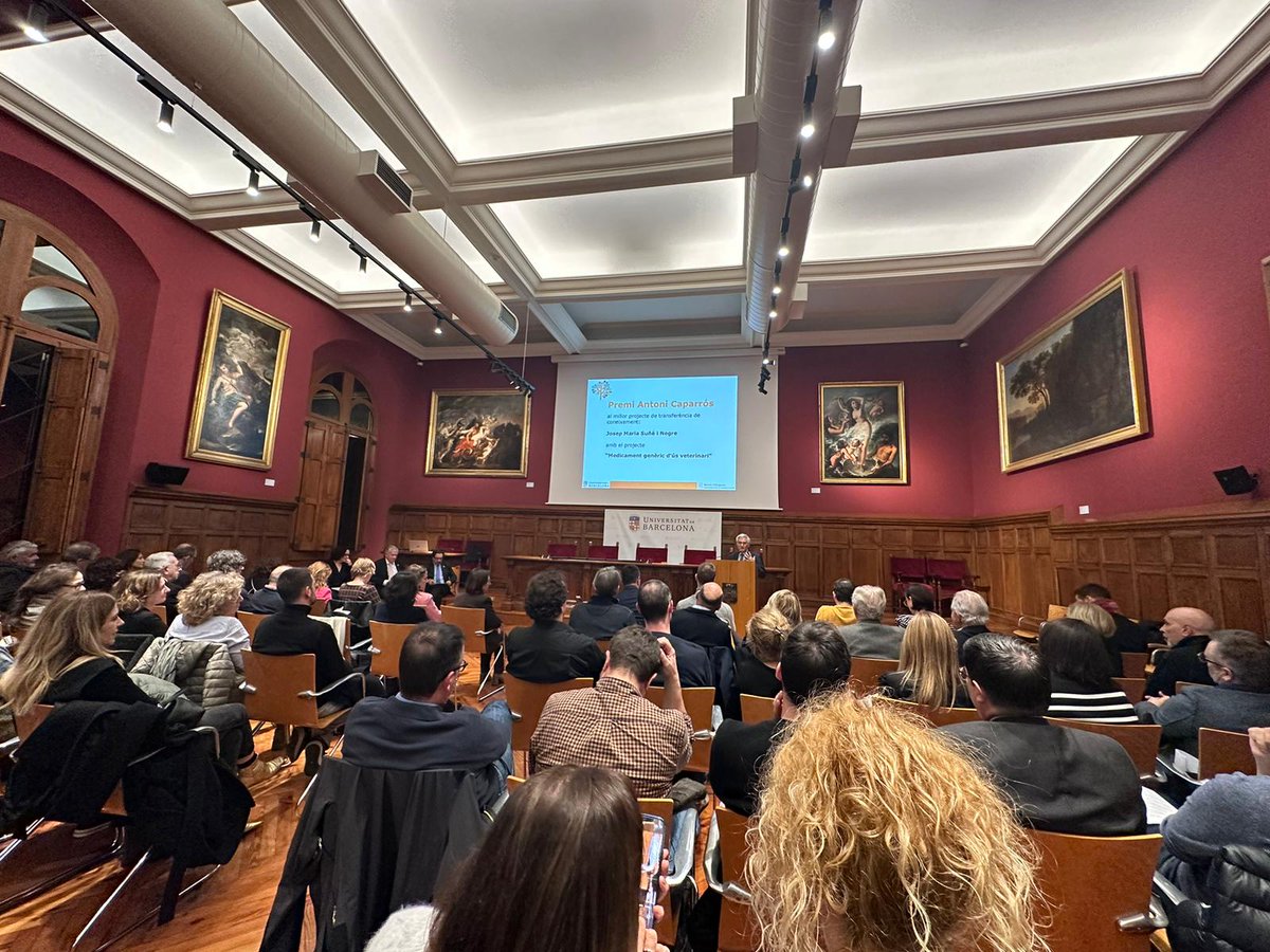 Associació TECNIO (@atecnio) on Twitter photo 🏆Ahir,vam assistir als #PremisUB de <a href="/BoschiGimpera/">Fund. Bosch i Gimpera</a> de la <a href="/UniBarcelona/">Universitat de Barcelona</a> .
👏Han estat premiats els TECNIO UB #SDM amb Josep M Suñé, <a href="/datascienceUB/">DataScienceUB</a> Santi Seguí i <a href="/ColorSensing/">ColorSensing</a>, l'spinoff fundada per María Eugenia Martín i Daniel Prades, director de <a href="/CemicUb/">CEMIC_UB</a>.
#TimeToTransfer 🏆Ahir,vam assistir als #PremisUB de <a href="/BoschiGimpera/">Fund. Bosch i Gimpera</a> de la <a href="/UniBarcelona/">Universitat de Barcelona</a> .
👏Han estat premiats els TECNIO UB #SDM amb Josep M Suñé, <a href="/datascienceUB/">DataScienceUB</a> Santi Seguí i <a href="/ColorSensing/">ColorSensing</a>, l'spinoff fundada per María Eugenia Martín i Daniel Prades, director de <a href="/CemicUb/">CEMIC_UB</a>.
#TimeToTransfer