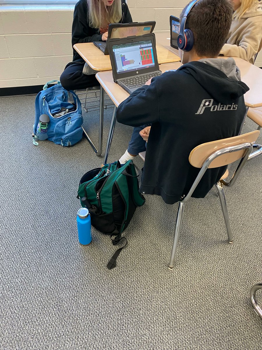 CodeHS_Adam's tweet image. #RT @CodeHS: Students at @meteavalley High School in Illinois got to try out making some beats of their own during #CSEdWeek2022! Thanks for letting the CodeHS team join you during your #HourOfCode session!