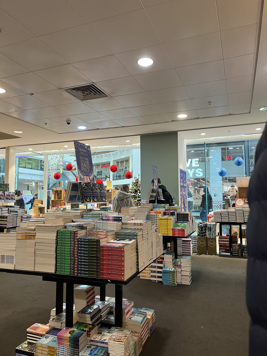 vickybooktweets's tweet image. book shopping to cure myself &amp;gt;&amp;gt;&amp;gt;&amp;gt;