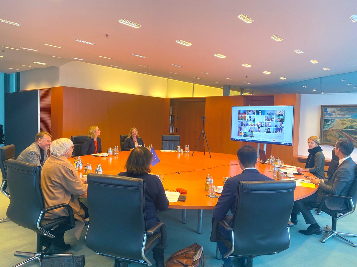 BundesKultur's tweet photo. Internationale Zusammenarbeit stärken und ausbauen. Claudia #Roth tauschte sich heute mit ihren europ. Kolleginnen und Kollegen über das #MuseumLab aus, bei dem bereits 29 Museen in Europa mitmachen. „Diese Kooperation verdeutlicht die gemeinsamen Ziele und schafft Synergien.“ https://t.co/LTrOlN2VbU