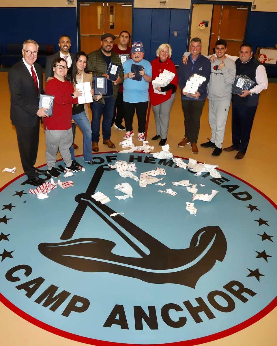 ANTHONYDESPO's tweet image. Holiday season in full swing at #CampANCHOR!  

10 iPads donated by #Angels4Autism - the new tech will be a great resource for all who call this special place their home away from home for years to come. 

@TOHClavin joined a few awesome campers to help unwrap the gifts.