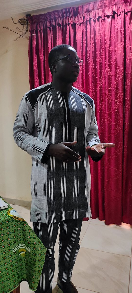 neya_berenger's tweet photo. Communication de Mr #Rodrigue_Wangrawa sur le leadership des jeunes pour le changement pour la paix et la cohésion sociale.
#rylaBf2022
#rylabf_leadership_et_paix
#leadership
#paix
#district9101 https://t.co/o1SxQLmzxZ