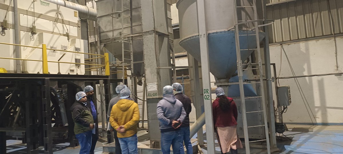 Kailashbhatt120's tweet photo. Pea and Millet Value Chain working group visit #MultigrainProcessingUnit Rudrapur.....
#valuechainstudy
#greenpea
#millet
@SecyRDUK @basava_ias @IFADSouthAsia @MoRD_GoI @nitikakh22 https://t.co/YS0fEJGs8W