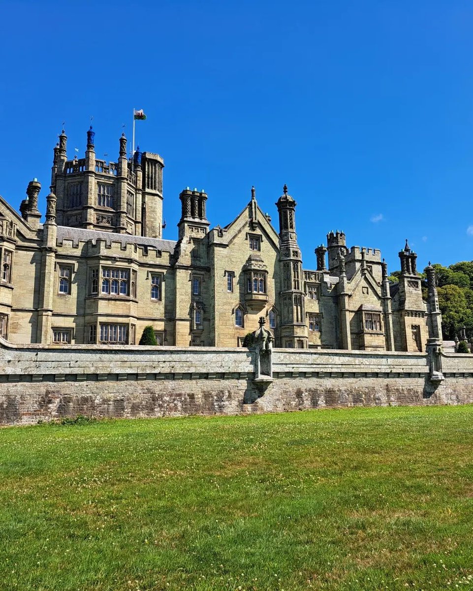 arts_afan's tweet image. Did you know that Margam Park has been named one of the best places in the UK? 😲🏆

It's the only Welsh green spot to make it onto the prestigious top 10 list of UK's parks and green places 💚

Read the full article by @Wales247 here 👇

bit.ly/3V2JJdK