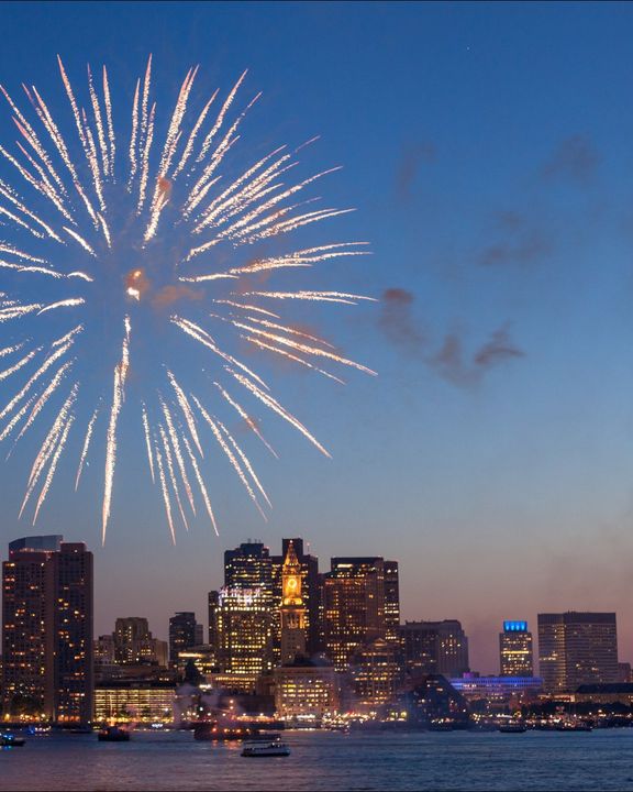 TheBoxerBoston's tweet image. Celebrate New Year's Eve in style in the heart of Boston! Start the day's celebrations at 'First Night' and finish with the amazing Harbor fireworks.🎇

Ring in 2023 with us and enjoy: bit.ly/3FVOzVt

🍽️  $25 dining credit
🍾  Bottle of champagne
😴  Late check-out (2pm)