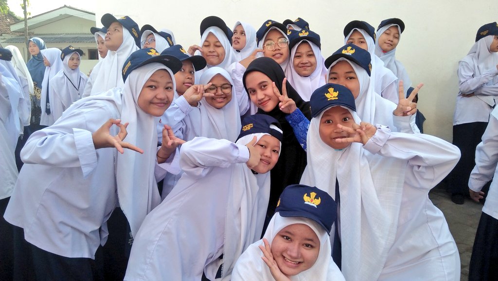 cicirre's tweet photo. semenjak momong mereka di tempat tugasan, bener2 ngerasain "oh gini ya jadi ibu, dituntut bisa paham karakter masing2 kepala anaknya" 
#PPWB https://t.co/4p6bmJaJ1w