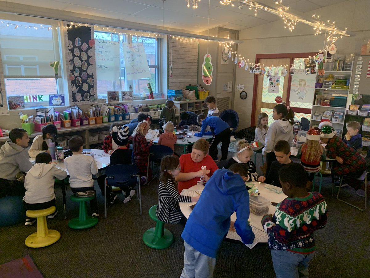 Y4HardyFirst's tweet image. Learning Buddies write about catching the gingerbread man and read with buddies from @missmacsfourth ❤️