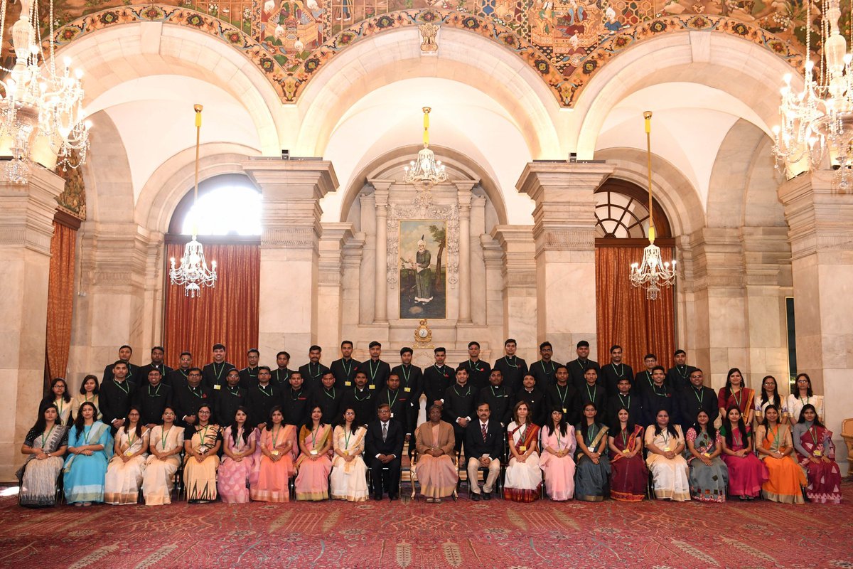 jagrti_iss's tweet photo. From receiving appointment letter from Mr.  President a year ago to finally meeting Smt. Draupadi Murmu Ji Hon'ble President of India indeed it has been a beautiful journey. https://t.co/5F4QPuqKzE