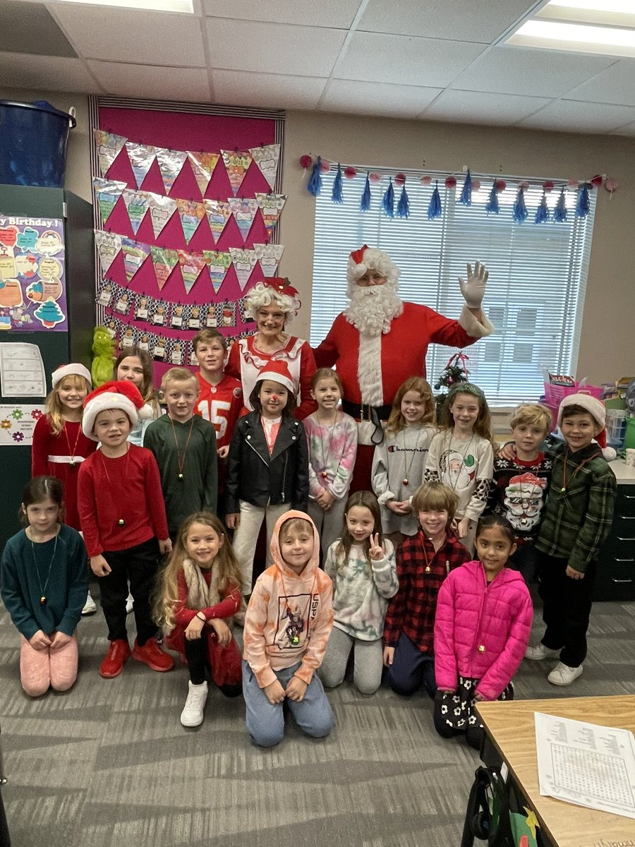 We loved having Santa &amp; Mrs. Claus stop by &amp; see us this morning! 🎄🎅🏻🤶🏼#TisTheSeason #SecondGrade #DragonProud #InspireExcellence <a href="/rockenbaughES/">Rockenbaugh ES</a> <a href="/Carrollisd/">Carroll ISD</a>
