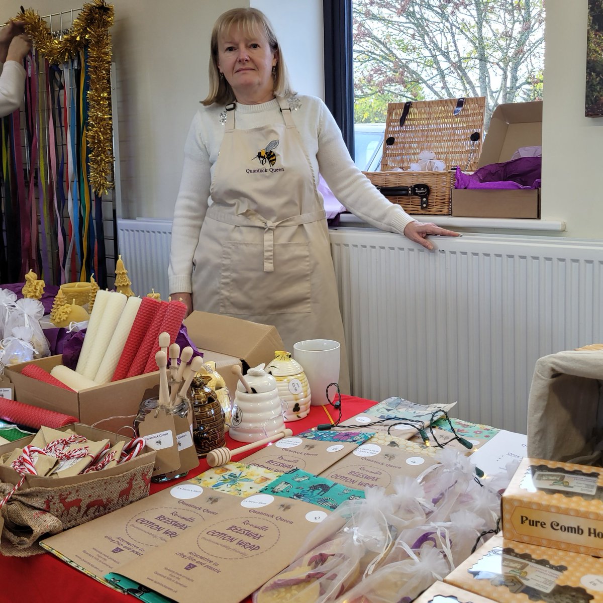 I'll be at Kilve Coffee Morning tomorrow (Saturday 17th) at the village hall, 10.30am to 12. Last chance to buy candles, tree decorations, Wax Wraps and vintage Honeypots for Christmas gifts. 🕯️🎄🍯❄️
Free entry and, I'm told, Mulled wine &amp; mince pies! 🍷🥟