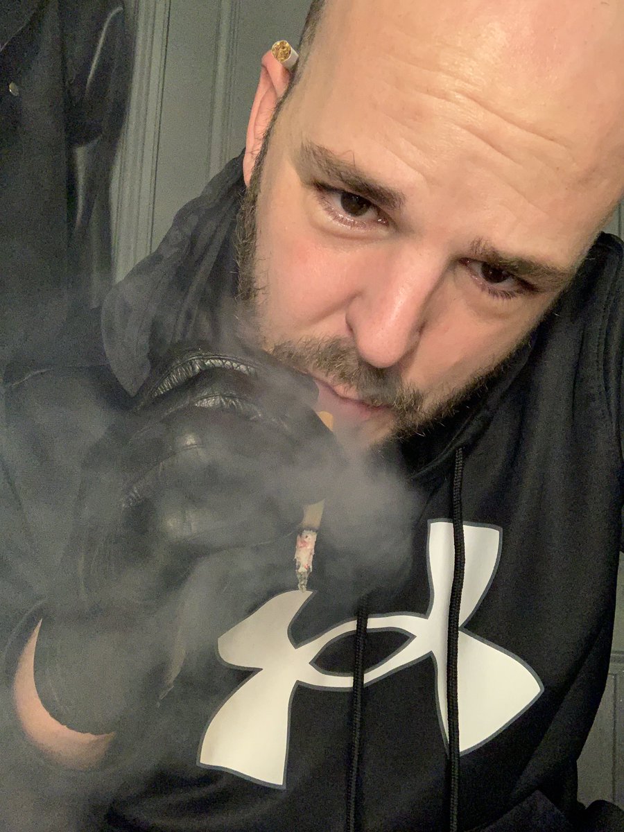 MasterScottUK's tweet photo. Smokey
🚬🚬

#smoke #underarmour #gloves #glovedsmoke https://t.co/sxSKzgEl2O