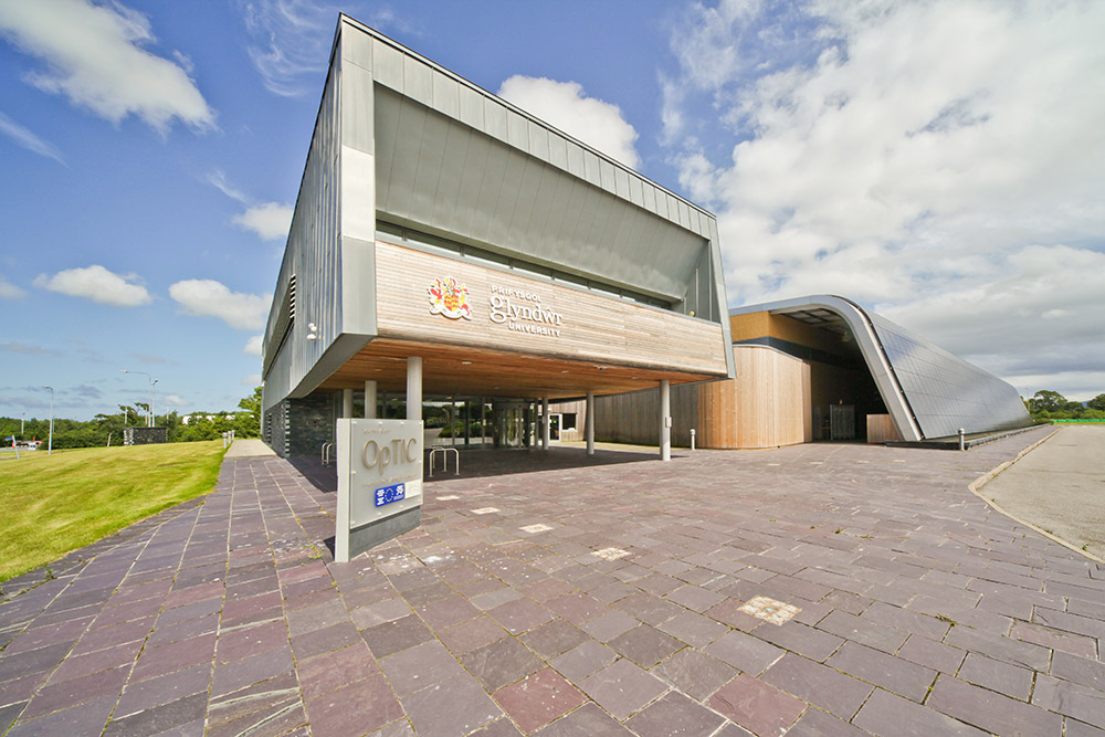 theopticcentre's tweet photo. From 3rd Jan 2023, we will have unit and lab space available at the OpTIC Centre.

Low risk, all inclusive charge for:

1) One fully serviced 53 sqm unit. Suitable for office/lab/light manufacturing.
2) One 92 sqm fully fitted lab.

1/2 https://t.co/yRncoIPY1N