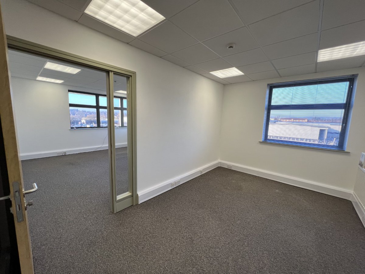Basepoint_Brom's tweet photo. #46 ➡ an office in a #view of #success!
This stunning 😍, #double office suite has just become available to rent on #FLEXIBLE term!
Book a tour @Basepoint_Brom 💚
📞 01527 834 600
📩 bromsgrove@basepoint.co.uk
#specious #top #executive #suite #bestservice https://t.co/3Mf2fTfBpN