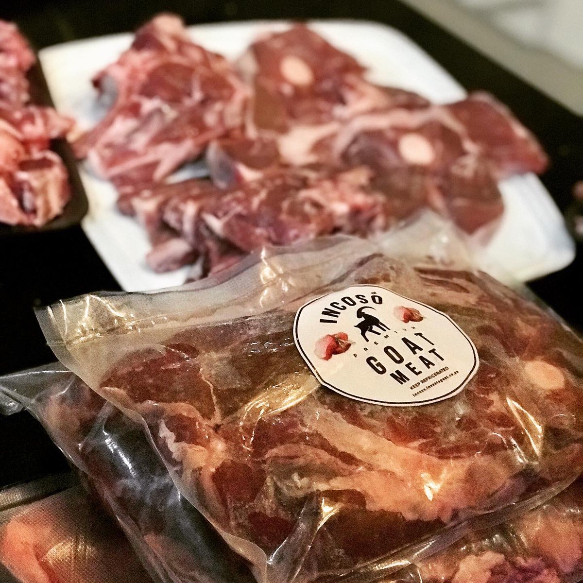 ProReso's tweet photo. Thanks for Supporting @GoatmeatBoxes 🙏🏾🙏🏾 @mzaykesman for your Event tomorrow… I had to make sure I personally deliver this order cause it’s for family ❤️🥰
See you tomorrow sengibuya ngesudi 🎩👔 sesizofaka uMakoti ekhaya 😎😎… Sobe Sidla Incoso☺️🤞🏾😘🥩🙏🏾 #Phakade https://t.co/Odl10vuKR1
