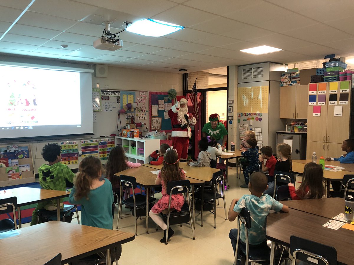jwiard76's tweet photo. Classroom visits with Santa and his elf @SyringDragons @swartz_creek https://t.co/gF8AEWl8eP