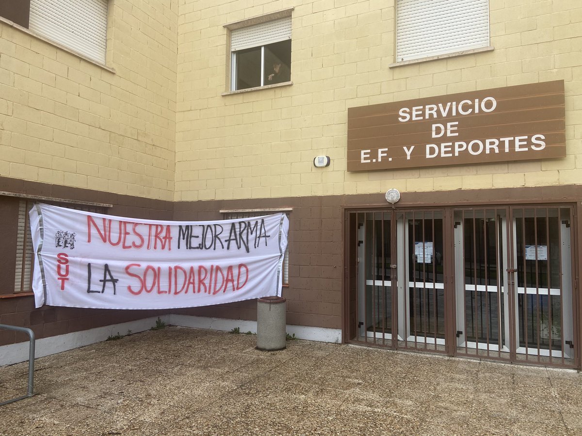 huelgaEmtesport's tweet photo. Asamblea organizativa en el piquete en el 5º día de huelga, seguimos adelante https://t.co/cTP6U8FvFm