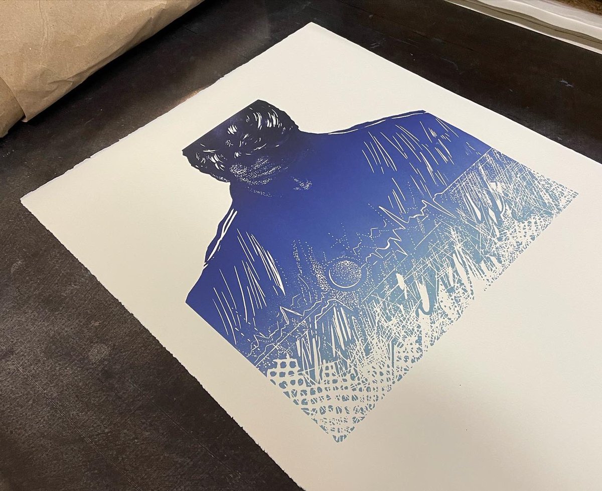 ReSosinska's tweet photo. 🔵 From the sketch to the linocut- work in progress...🔧
#drawing #printmaking #process #printmaking #marks #time #renatasosinska #head https://t.co/zORX5YKAxs