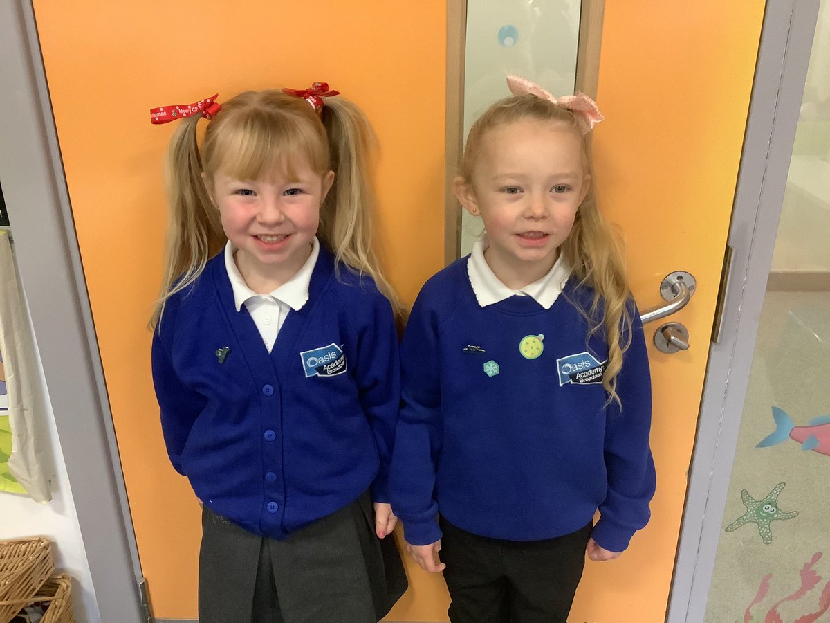 OABroadoak's tweet photo. Welldone to Mia and Kaycee-Jo who have received their first star reader badge for earning 10 stars! #EYFS #readers #readeveryweek https://t.co/Kv0Zjny9fW