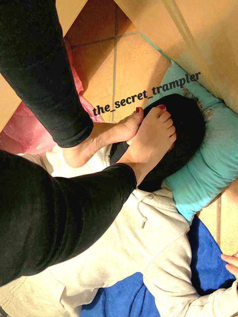 SecretTrampler's tweet photo. Your pain, my pleasure 🥰
#trampling #facetrampling #headtrampling #femdom #mistress #goddess #feet https://t.co/KuJ6e52JZc
