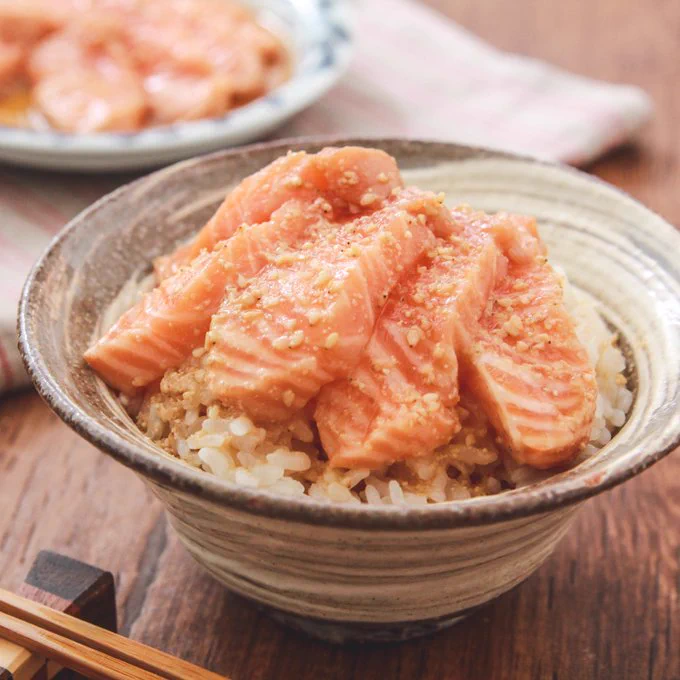 混ぜて漬けるだけだからすごく簡単！とっても美味しそうな「サーモン」レシピ！