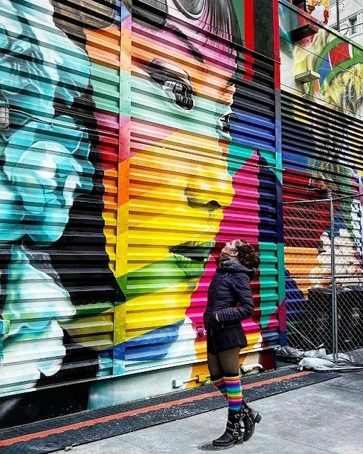 HelloLen's tweet image. Thanks to @aurarinoa for this beautiful shot!
We knew near the #Oculus the street art was amazing, but seeing it in real life, it's kinda amazing!
This piece of art is by the artist #kobra.
The new mural portrays five women, each representing one of the … instagr.am/p/CmOccDksR6_/