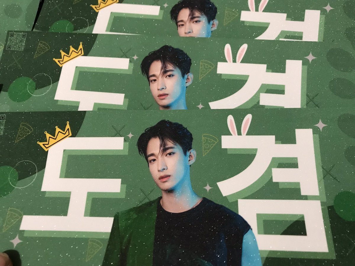 dokyeom_ph's tweet photo. HI CARATS AND CUTIES G. Are you all ready for tomorrow? We'll be giving away these banners and stickers along with some snacks. See you all tomorrow! 💚

#BeTheSuninBULACAN #BeTSinBULACAN #DOKYEOM #도겸 #DK https://t.co/fQixCXKKCx