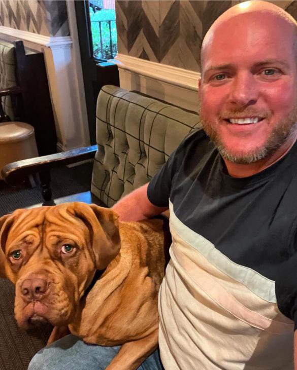 Amz_Boyes's tweet photo. 🔴⚪️BORO FANS PLEASE SHARE⚪️🔴 Tragically at 39 years old Craig Dixon was ran over and killed in Guisborough, whilst walking his dog Duchess, who also died. He had made a promise to his two daughters that he would take them to the Boro match on Boxing Day…. https://t.co/RBgUZXZyG1