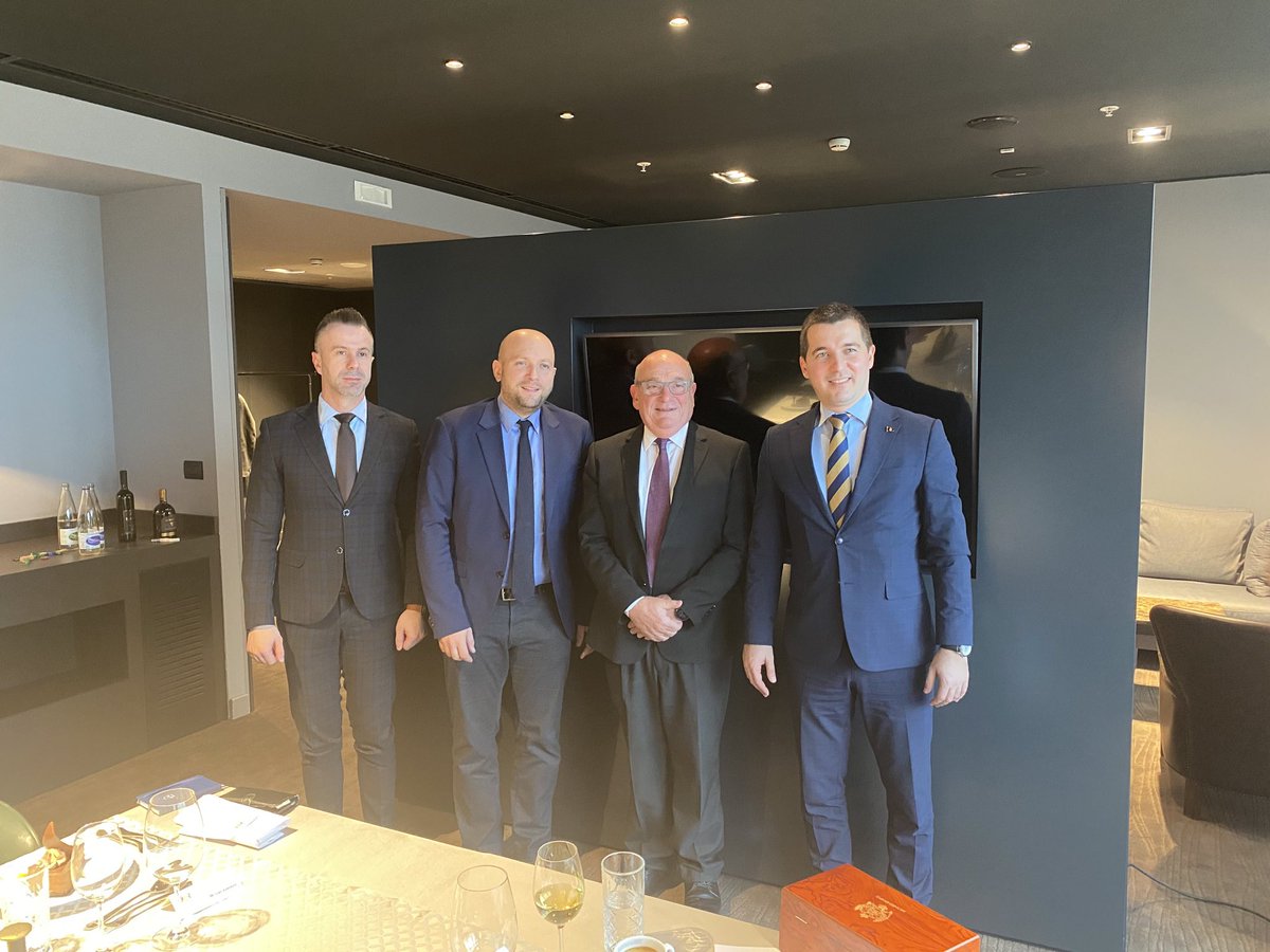 #Germany is committed to the path of #Montenegro to #EU. As honest friends we see you as integral part of the European family. But we also have to be honest, the current crisis needs to be solved across party lines. In common interest. Thank you, Lord Peach for common effort!