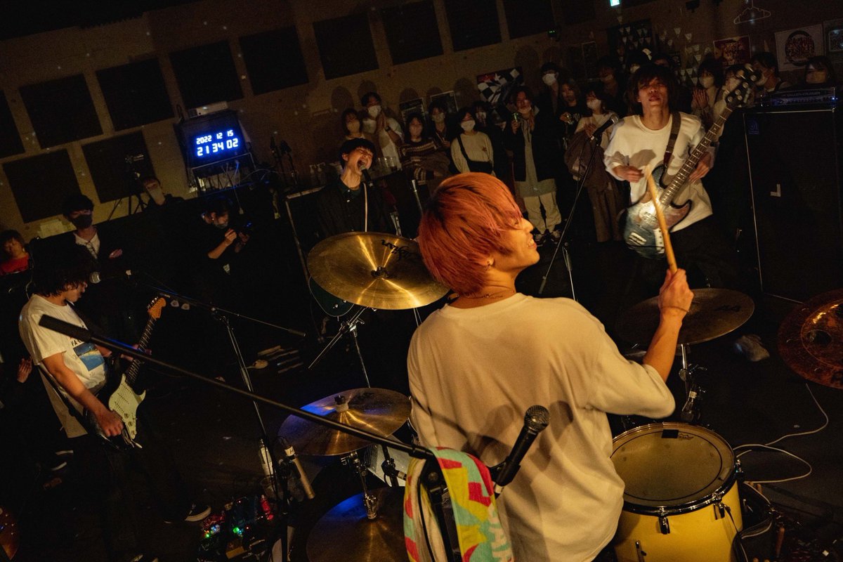 Noazami_info's tweet photo. 【解散しました❗️】

2022.15.15 at 京都GROWLY

セットリスト

春巡
scenario
楔
ニセモノヒーロー
凪
朝待ちの歌
青に継ぐ
星になるまで
lit
endline
優しい歌
透明ループ
灰生のマーチ
夜鳴きの果て
その先で

en.
青に継ぐ
春巡

ありがとうございました❗️
メンバーと皆様の幸せな未来を祈ります❗️ https://t.co/I9CGjGeQtd