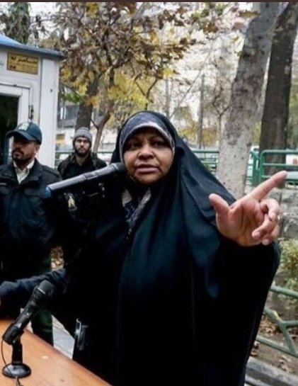 glonesa's tweet photo. خارجیا قیافه اینو ببینن مارو از کمسیون حقوق حیوانات هم اخراج میکنن
#مهسا_امینی https://t.co/NAYpcvQyEq