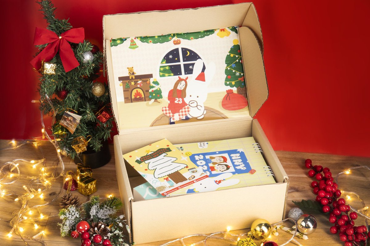 Chocobeansshop's tweet photo. คริสต์มาสปีนี้ใครยังไม่มีของขวัญมาทางนี้! 
🎄🎅🏻 แจก Christmas Box Set 2 รางวัล 🎅🏻🎄 
มูลค่า 860 บาท ในเซตได้รับขนมกล่องรวมรส 2 กล่อง ปฎิทินสุด exclusive สำหรับลูกค้าร้านเราเท่านั้น แถมยังมีการ์ดให้อีก 1 ใบ พร้อมมอบให้คนที่คุณรักได้เลย 

กติกา: follow+รีทวิตนี้ 
ประกาศผล 20 ธ.ค. https://t.co/A71d8lhbZF