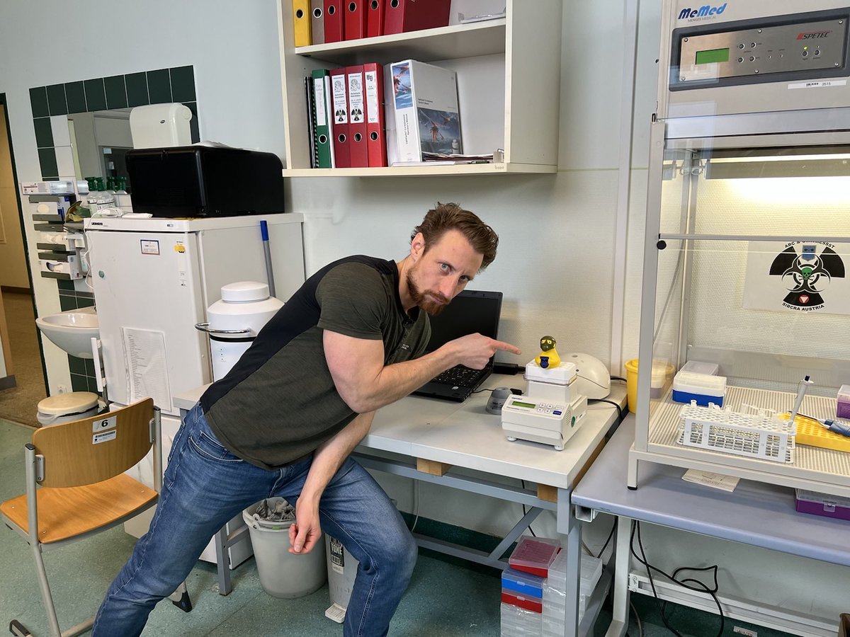 JueSchlechter's tweet photo. Videodreh mit @Martin_Moder und #DonaldDabsch am @ABCAbwZentrum 
#Bundesheer #gecko #korneuburg #mutigundhilfsbereit https://t.co/enP2FHYMtW