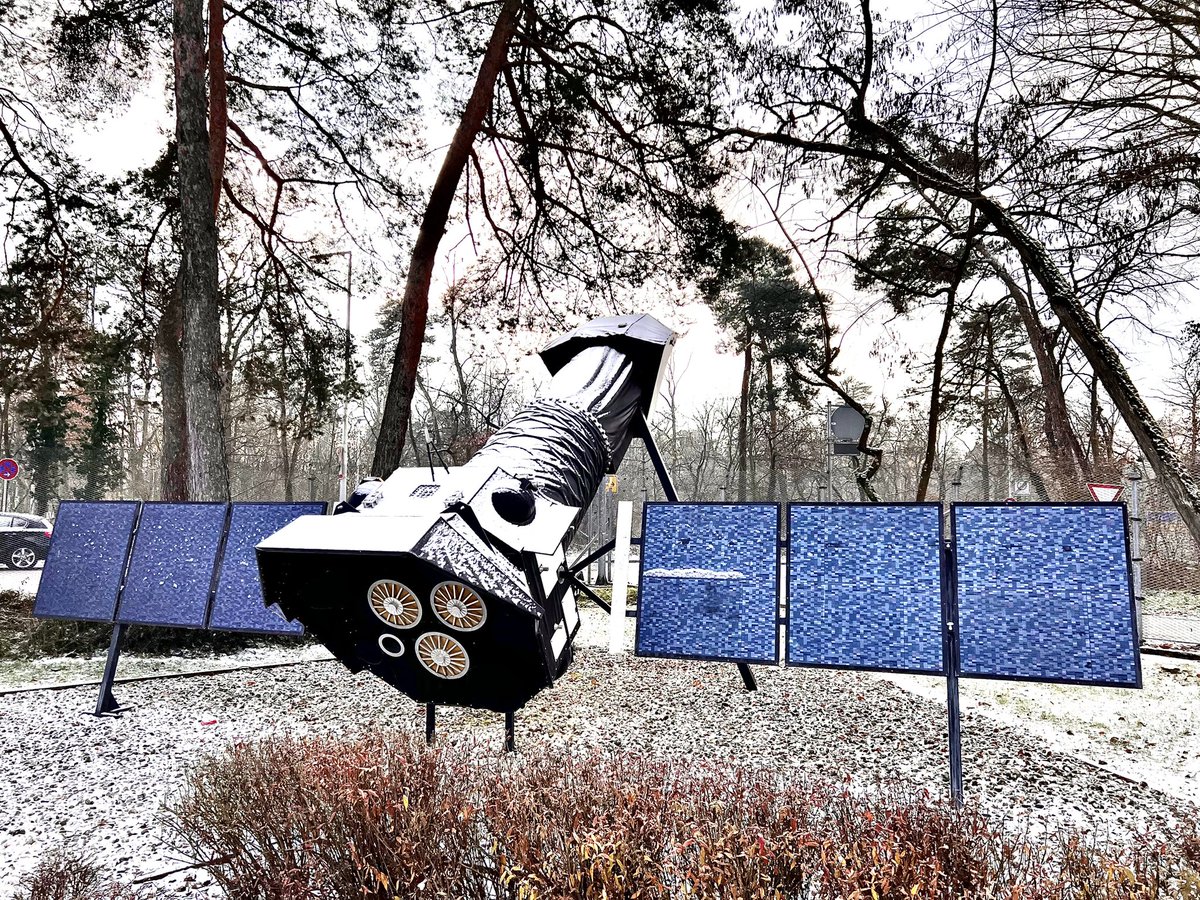 ThomasOrmston's tweet photo. Looks like a Thermal Control System issue on @ESA_XMM ๐ฅถ๐ Although possibly attitude control problem too, unless those bushes are particular interesting in X-Rays ๐ฉป๐
#SnowySpace https://t.co/JE3fG1WFdL