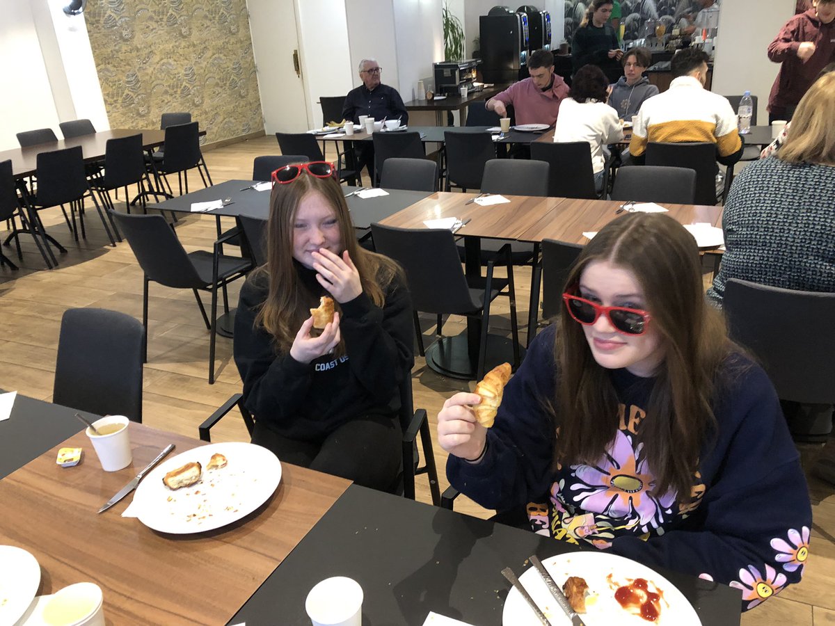CaerleonComp's tweet photo. Petit déj àl’hôtel #croissant #miammiam Still rocking and loving the @coleggwent sunglasses #authenticlearning #learningthroughliving #maxmisingpotential https://t.co/UeqxbM8Ydy