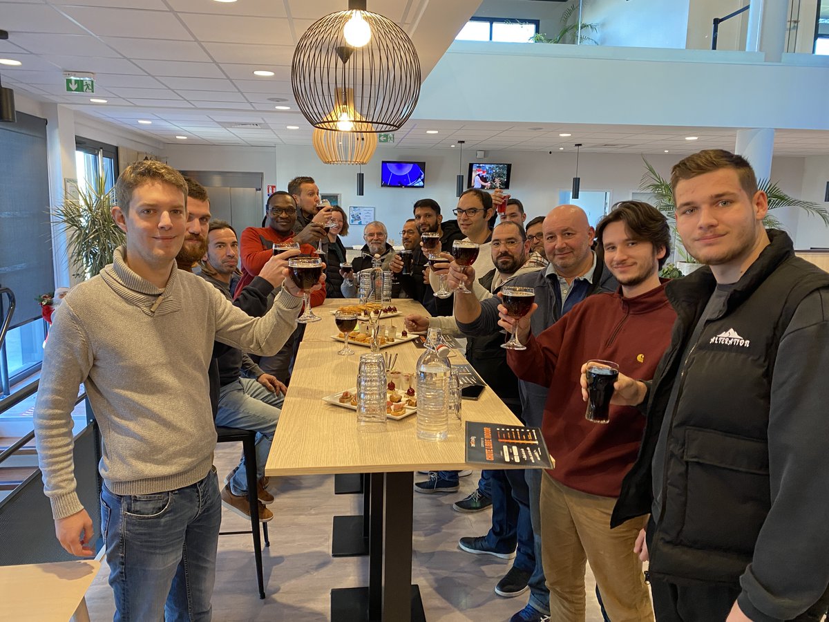 ✅ Repas de fin d’année pour l’équipe SPIE service tertiaire de la Vienne, l'occasion de redécouvrir zerOGravity🌪
En toute confiance dans l’installation électrique 🤘

<a href="/SPIEgroup/">SPIE</a> Industrie &amp; Tertiaire

#cohesion #teambuilding #volensoufflerie