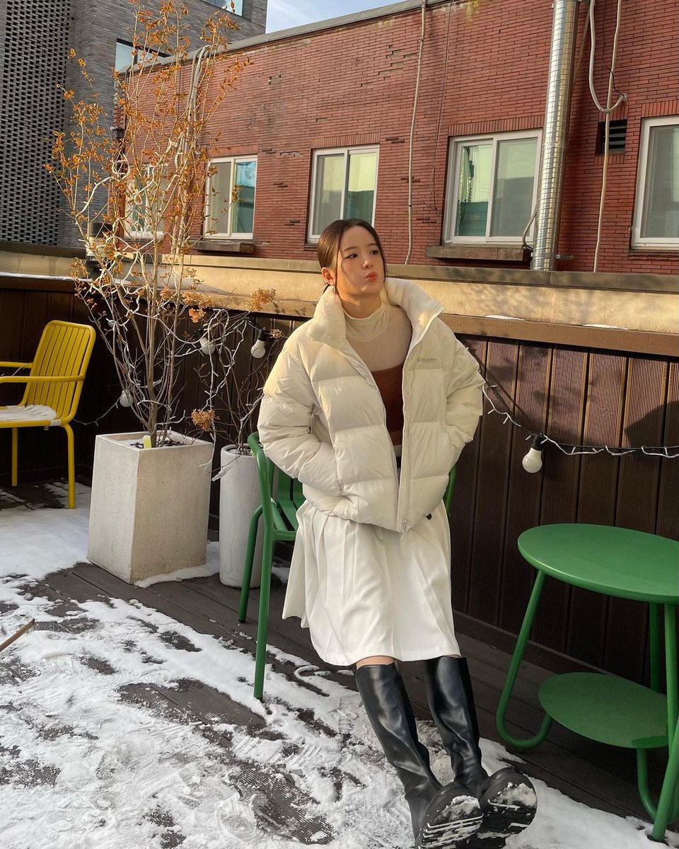 fiq_D_flover's tweet photo. [🍊 gyurious_j] -Instagram Update-

#Advertisement It's winter❄️

#Discovery #DiscoveryPadding #DiscoveryWomensPadding #DiscoveryOliveShortPadding

[🔗]https://t.co/IpYRmKVVaj

#장규리 #JangGyuri https://t.co/aYAMWwgvPP
