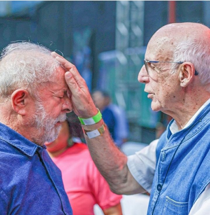 Sai Silas Malafaia, entra Padre Júlio Lancellotti...