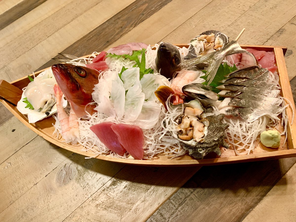 来月より舟盛りのプランを始めます。

当館は基本的に素泊まり宿でこざいます。
お食事をお出しできる日が限られておりますので、予約サイトでお見かけの際は是非ご利用くださいませ。