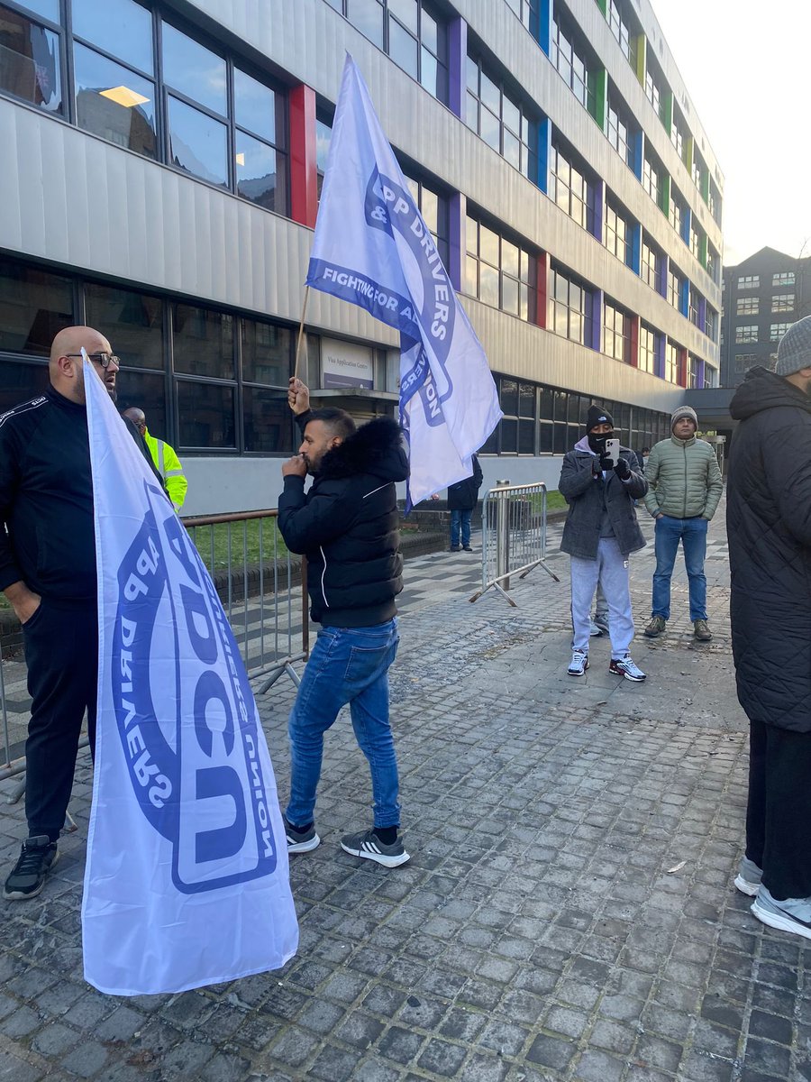 ADCUnion's tweet image. Solidarity to the Manchester uber drivers protesting outside Uber Hub. #UberStrike #UberProtest