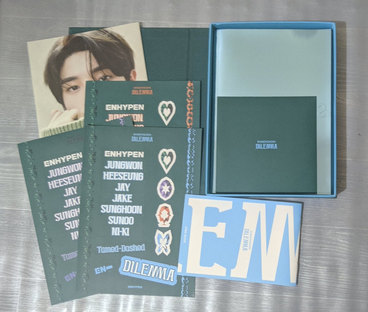 03zcarts's tweet photo. ✴︎ ꒰ wts lfb ph ˚⁎  . . .  #03zsells ꒱ 

✦  enhypen albums and photocard ph

ꔛ 800 sold as set only 
ꔛ  onhand 
ꔛ  payo / 3 days reservation
ꔛ  mod : sco 
ꔛ  reply mine or dm me 

⌗ 🐣

tags : wts lfb enhypen albums teddywon ph https://t.co/9eTPqR2mcz