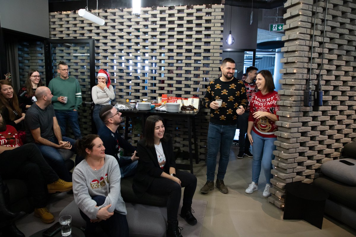 BarrageHQ's tweet photo. Gift exchange underneath the X-mass tree, pancakes, and spirits full of glee!🎄

Hurry and check memorable photos of our glimmering atmosphere if you want to get a taste of this holiday experience. 🎁🎅

Disclaimer: There are no fake smiles😃 https://t.co/xzAsjOFw1u