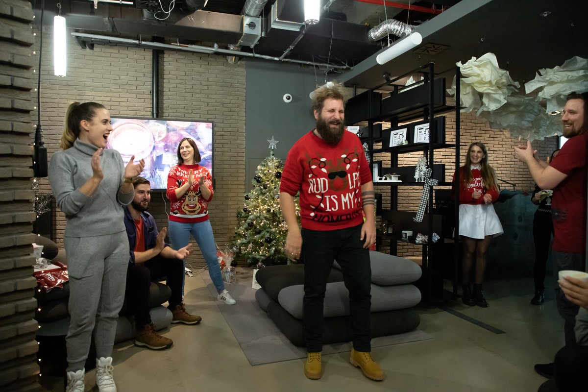 BarrageHQ's tweet photo. Gift exchange underneath the X-mass tree, pancakes, and spirits full of glee!🎄

Hurry and check memorable photos of our glimmering atmosphere if you want to get a taste of this holiday experience. 🎁🎅

Disclaimer: There are no fake smiles😃 https://t.co/xzAsjOFw1u